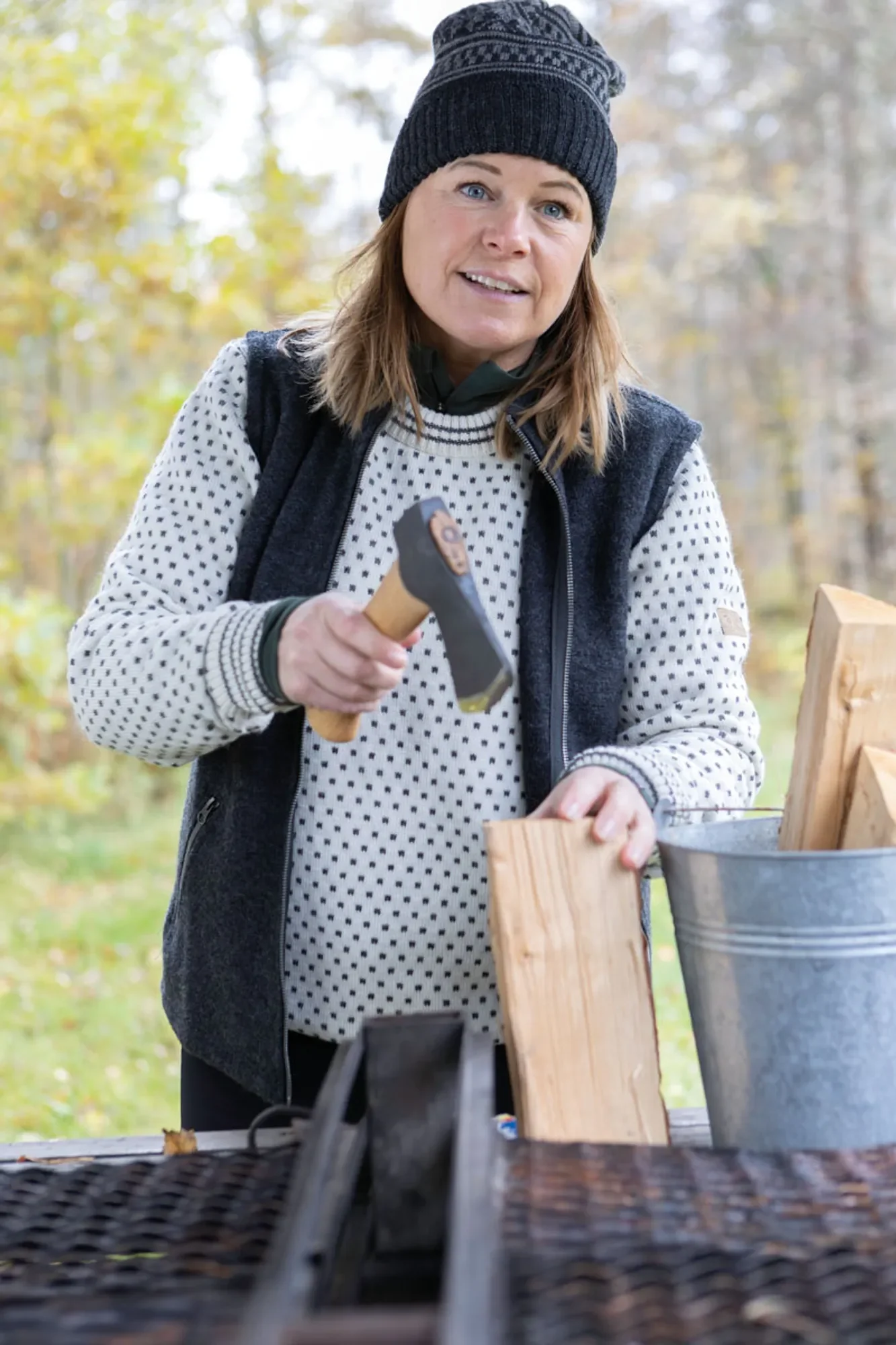FLORA VEST, 60% FILTAD ULL, 40% LYOCELL  — GRAPHITE MARL - Image 3