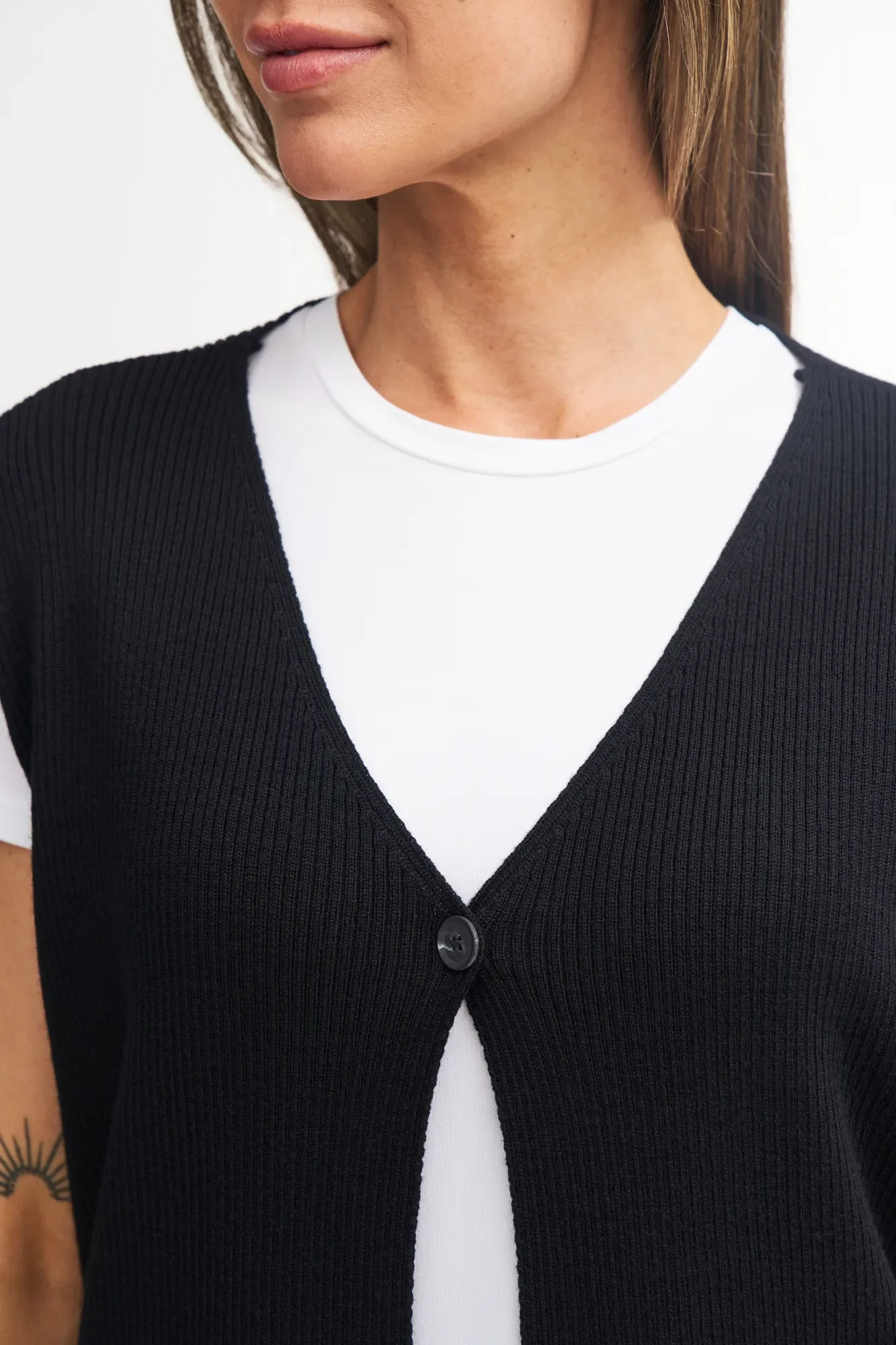 GY RYDA PONCHO-VEST — BLACK - Image 4