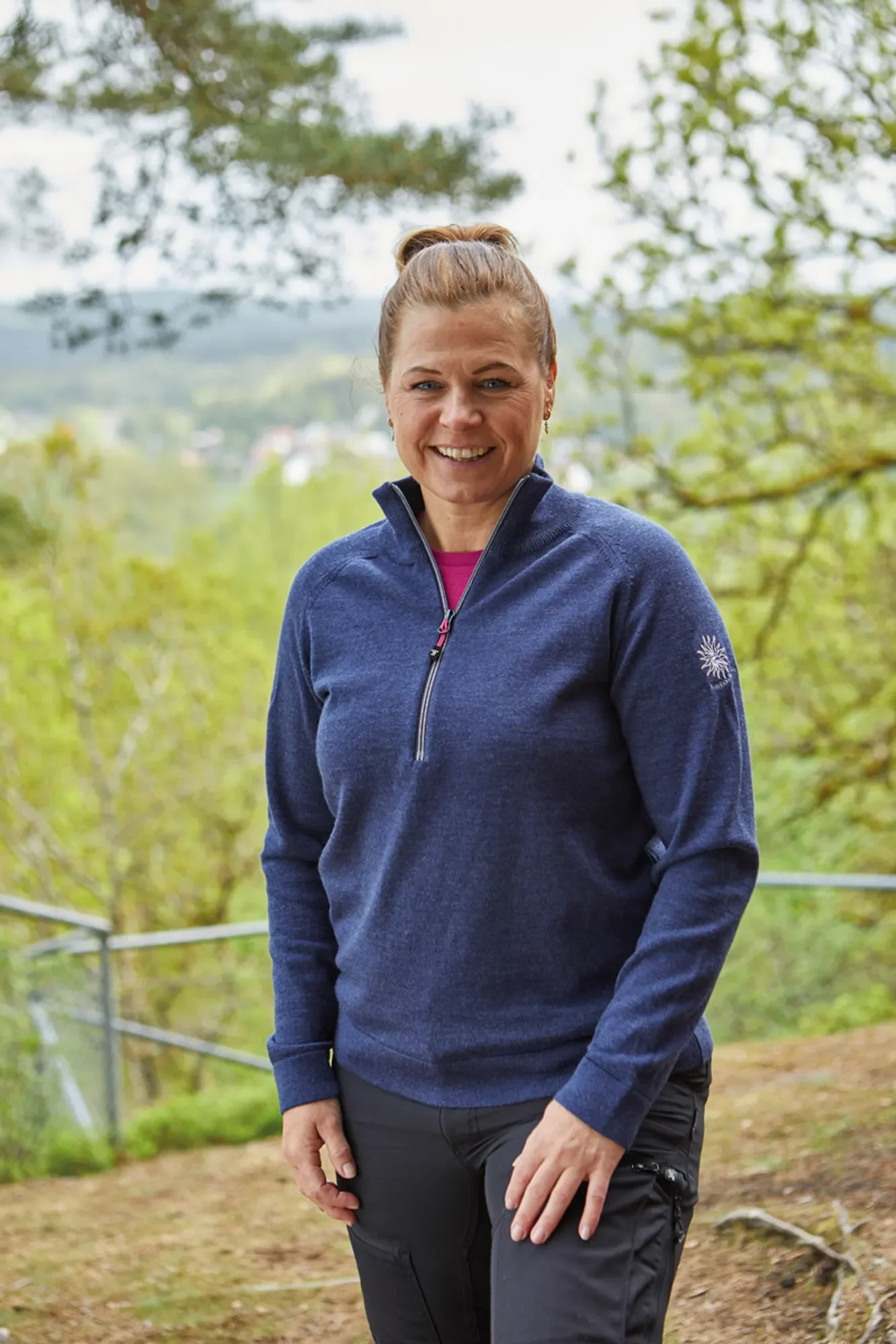 JANA HALF ZIP, 100% EXTRA FINE MERINOULL — BLACK - Image 2