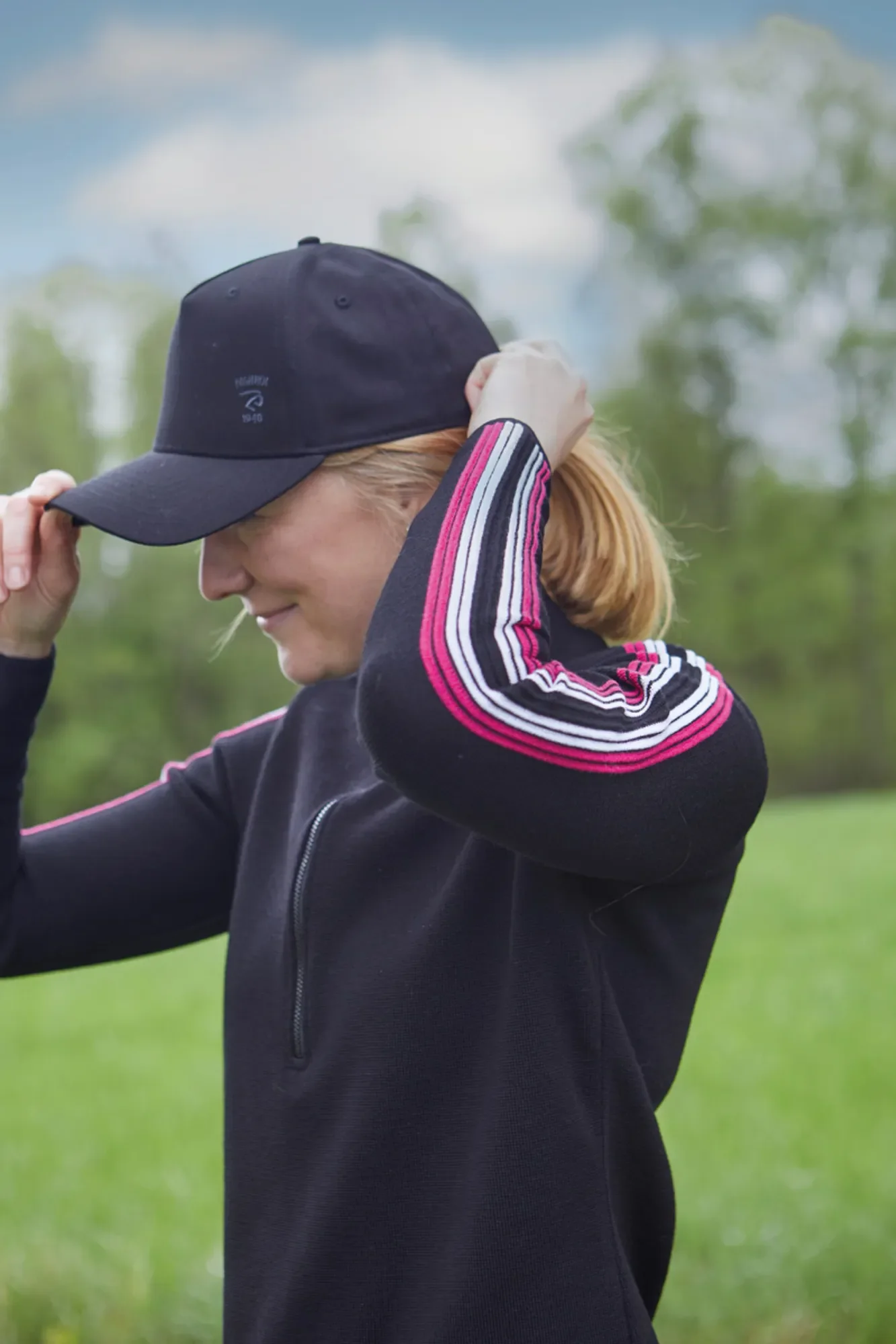 LINDSEY HALF ZIP  — BLACK - Image 2