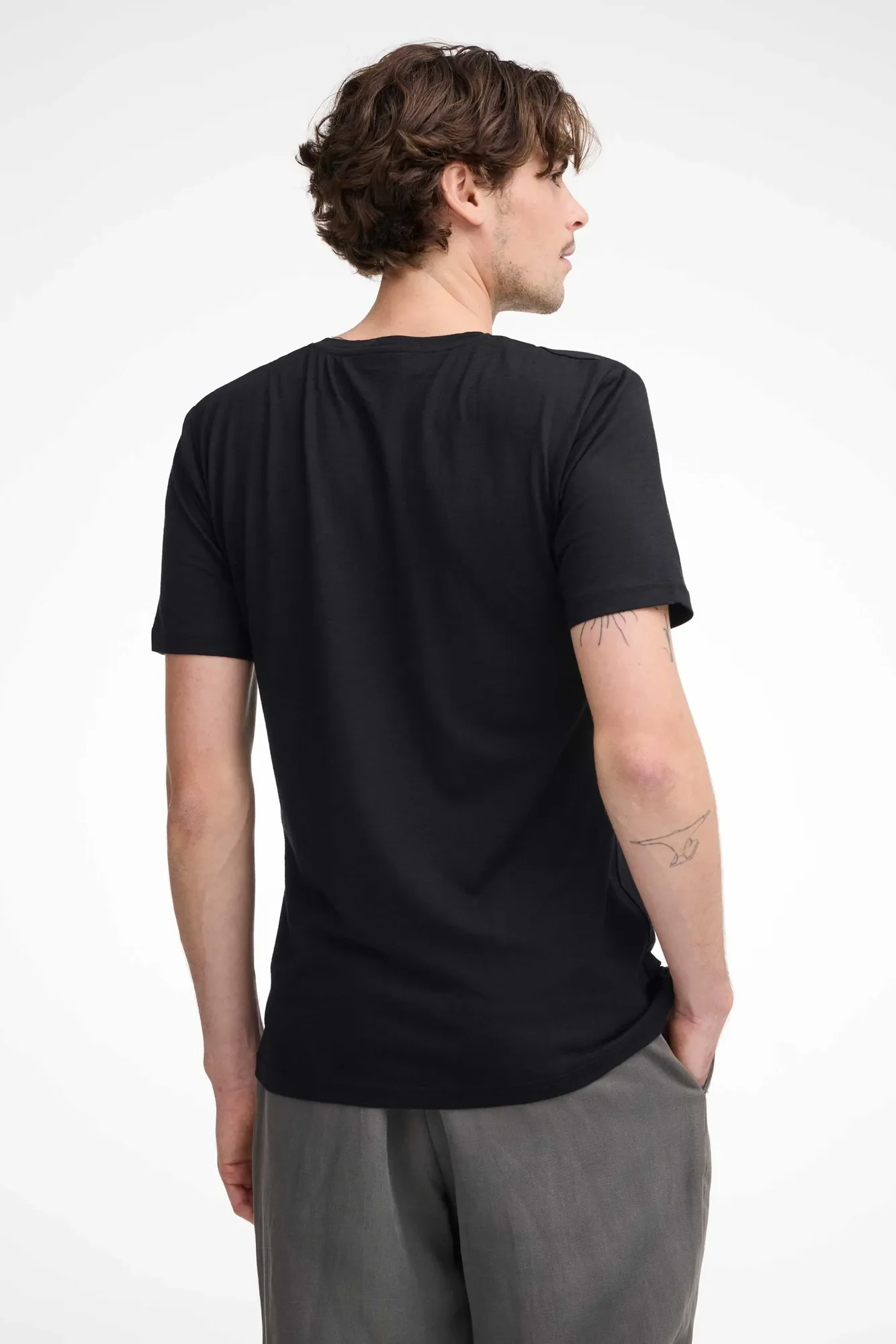 UW CEASAR SHIELD, 100% EXTRA FIN MERINO ULL — BLACK - Image 2
