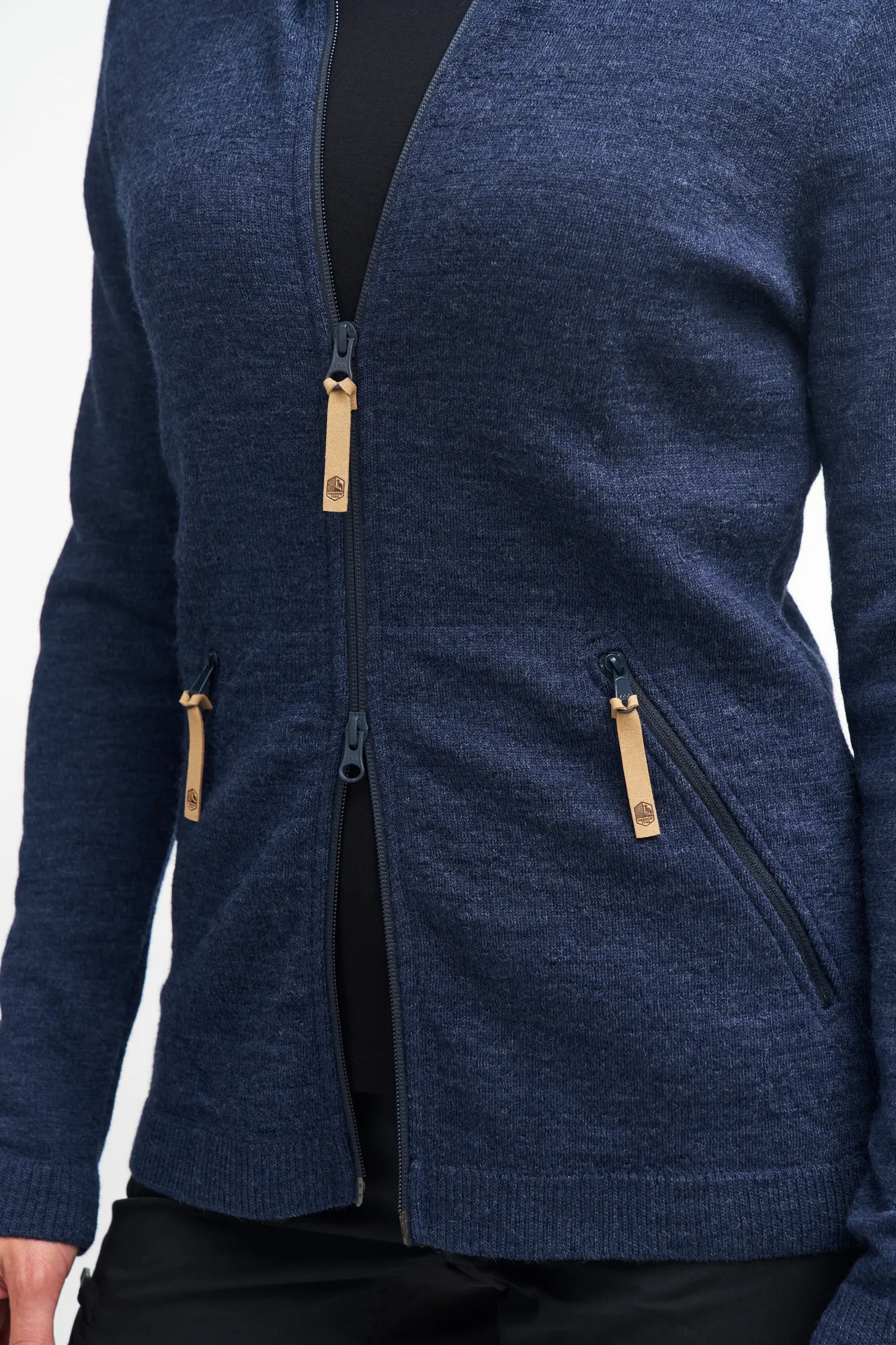 VANJA FULL ZIP, 69% ULL — BLACK - Image 4